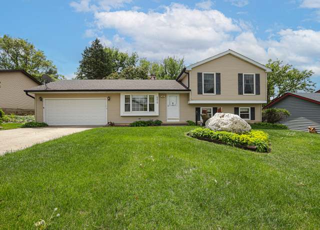 Property at 5215 W Greenbrier Dr, Mchenry, IL 60050, 3 beds, 1.5 baths