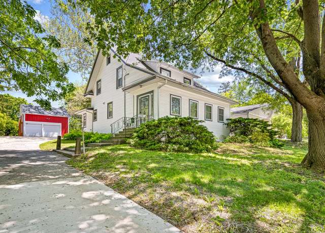 Property at 1701 Parkview Ave, Rockford, IL 61107, 3 beds, 3 baths