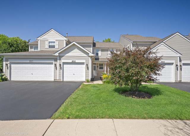 Property at 2855 Vernal Ln, Naperville, IL 60564, 2 beds, 1.5 baths