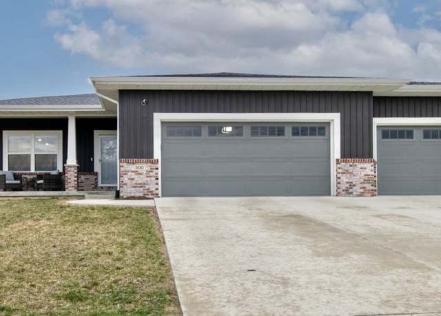 Property at 300 Raef Rd, Downs, IL 61736, 4 beds, 3 baths