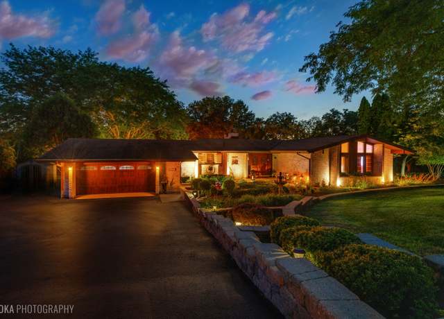 Property at 3103 Stonegate Dr, Crystal Lake, IL 60012, 5 beds, 3 baths