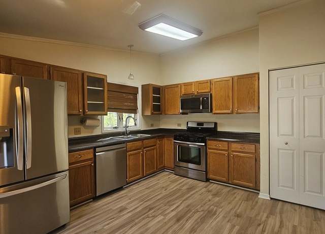 Property at 543 W Parkside Dr, Palatine, IL 60067, 3 beds, 2 baths