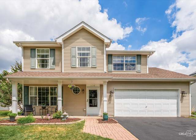 Property at 1118 Golden Oaks Pkwy, Aurora, IL 60506, 3 beds, 2.5 baths