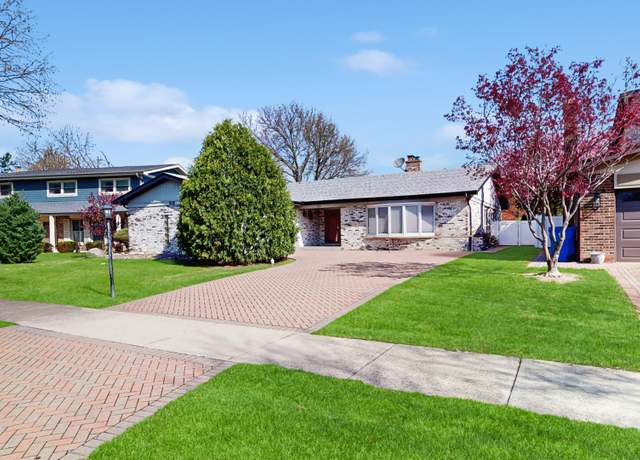 Property at 908 W Palm Dr, Mount Prospect, IL 60056, 4 beds, 3 baths