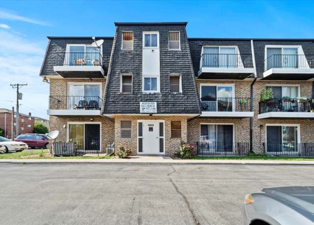Property at 10622 Parkside Ave #103, Chicago Ridge, IL 60415, 2 beds, 1 bath