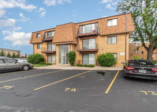 Property at 4827 W 109th St #203, Oak Lawn, IL 60453, 2 beds, 1 bath