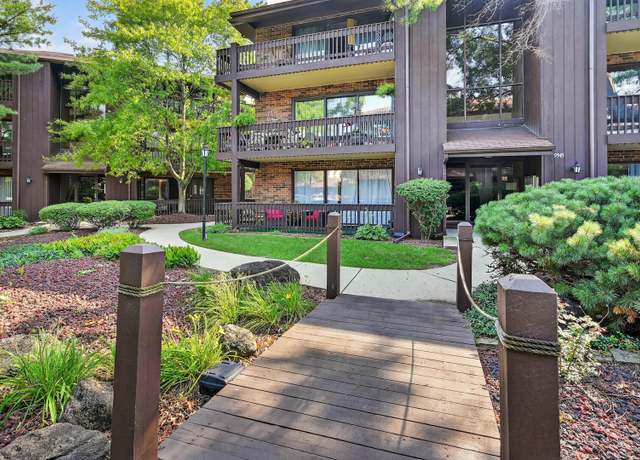 Property at 9545 Southwest Hwy Unit 1E, Oak Lawn, IL 60453, 2 beds, 2 baths