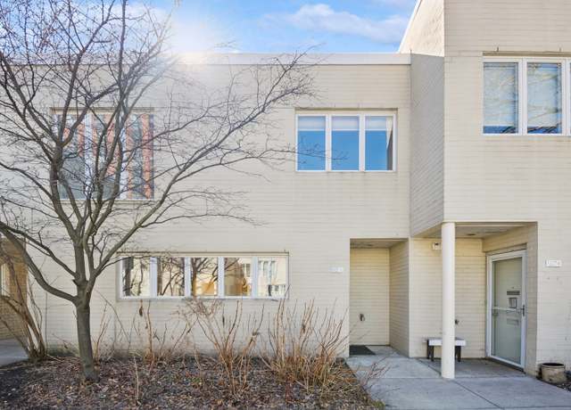 Property at 1076 S Plymouth Ct Unit 4D, Chicago, IL 60605, 3 beds, 2.5 baths