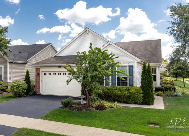 Property at 2836 Hillcrest Cir, Naperville, IL 60564, 2 beds, 2 baths