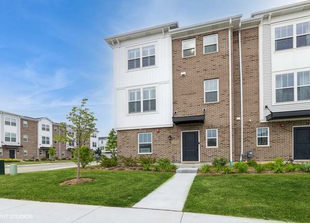 Property at 1533 Executive Way, Des Plaines, IL 60018, 3 beds, 2.5 baths