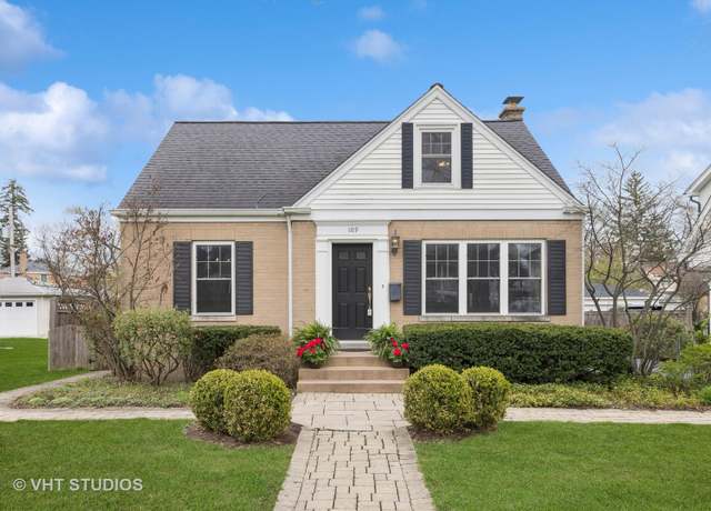Property at 109 Hiawatha Dr, Clarendon Hills, IL 60514, 3 beds, 2 baths