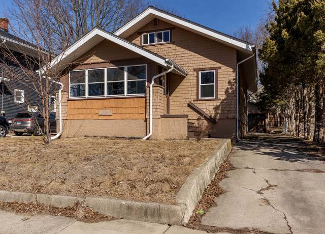Property at 2004 Hutchins Ave, Rockford, IL 61104, 4 beds, 1.5 baths