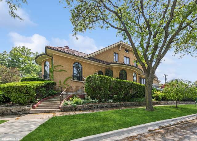 Property at 1141 N Ridgeland Ave, Oak Park, IL 60302, 5 beds, 3.5 baths