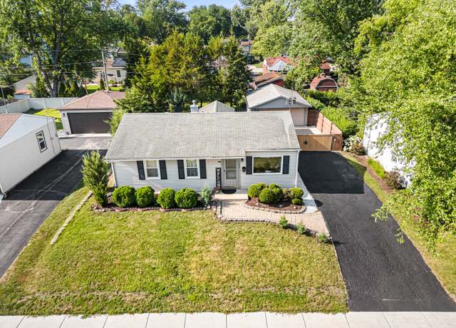 Property at 124 Bernard Dr, Buffalo Grove, IL 60089, 4 beds, 1 bath