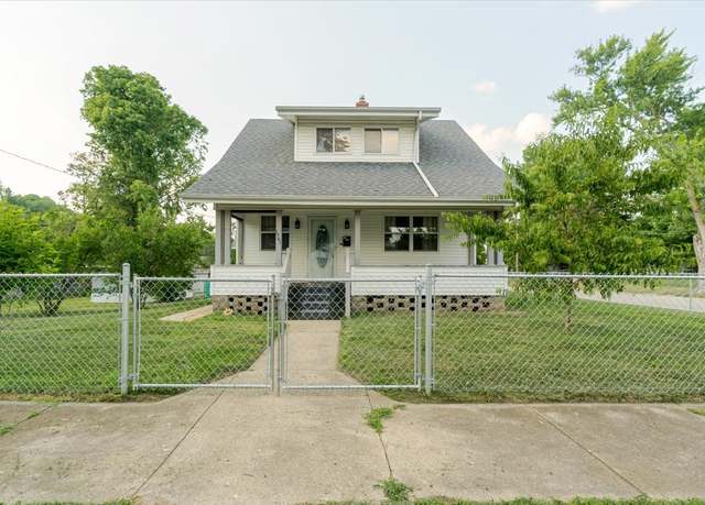 Property at 1201 W Mill St, Bloomington, IL 61701, 3 beds, 2.5 baths