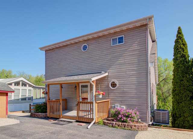 Property at 144 Fossil Lake Ct, Wilmington, IL 60481, 2 beds, 2 baths