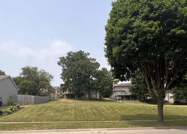 Property at 640 Highland Springs Dr, Elgin, IL 60123