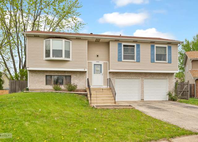 Property at 1040 Dover Ln, Aurora, IL 60504, 4 beds, 2.5 baths