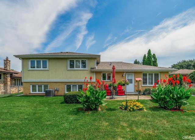 Property at 1408 Spruce Ln, Westmont, IL 60559, 3 beds, 2 baths