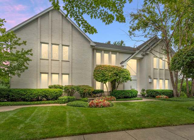 Property at 321 Foxford Dr, Buffalo Grove, IL 60089, 5 beds, 4.5 baths