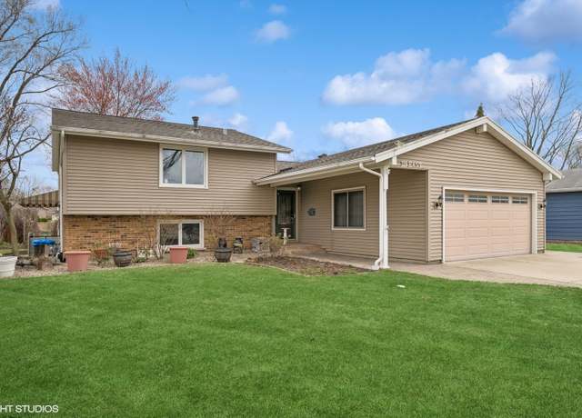 Property at 111 E Garden Ave, Palatine, IL 60067, 3 beds, 2.5 baths