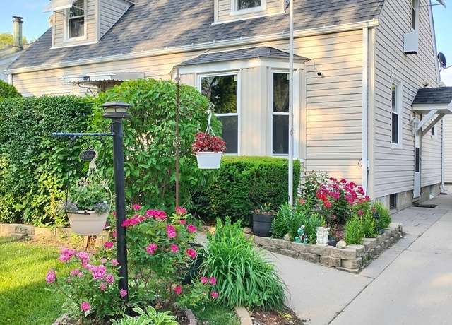 Property at 627 Cookane Ave, Elgin, IL 60120, 4 beds, 2.5 baths