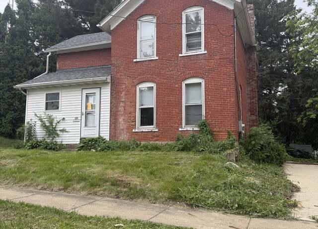 Property at 509 W Chestnut St, Freeport, IL 61032, 4 beds, 1 bath
