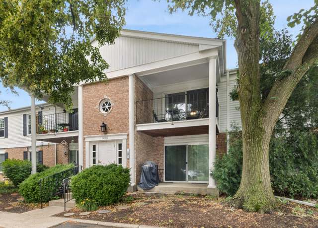Property at 985 Golf Course Rd #8, Crystal Lake, IL 60014, 2 beds, 2 baths