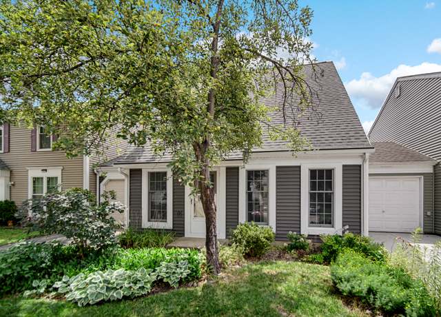 Property at 29W409 White Oak Dr, Warrenville, IL 60555, 2 beds, 2 baths