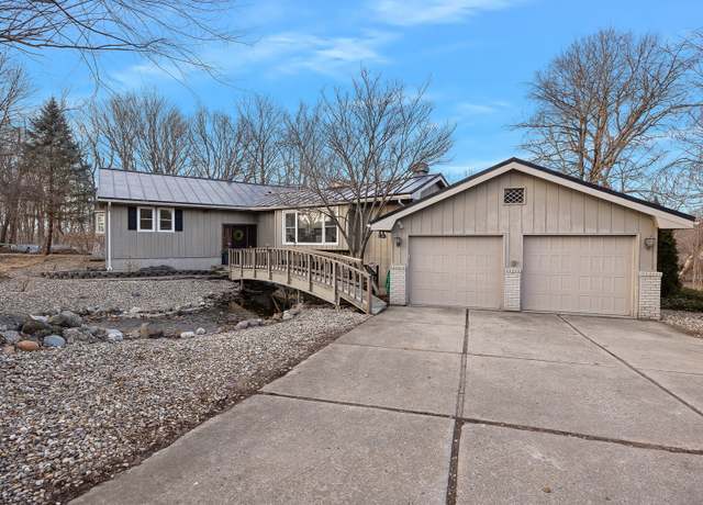 Property at 14220 Jessica Ct, Bloomington, IL 61705, 4 beds, 3 baths