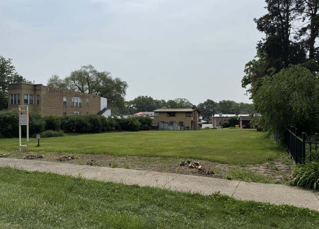 Property at 659 E Maple Ave, Mundelein, IL 60060
