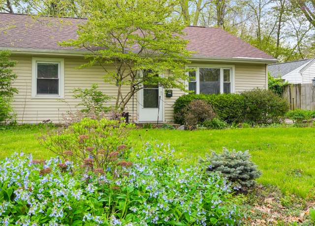 Property at 1202 Briarcliff Dr, Urbana, IL 61801, 3 beds, 1 bath