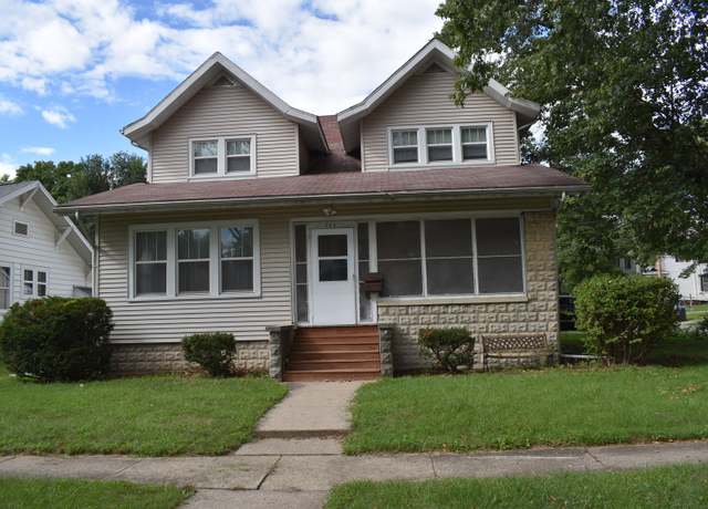 Property at 225 E Pierce St, Pontiac, IL 61764, 4 beds, 2 baths
