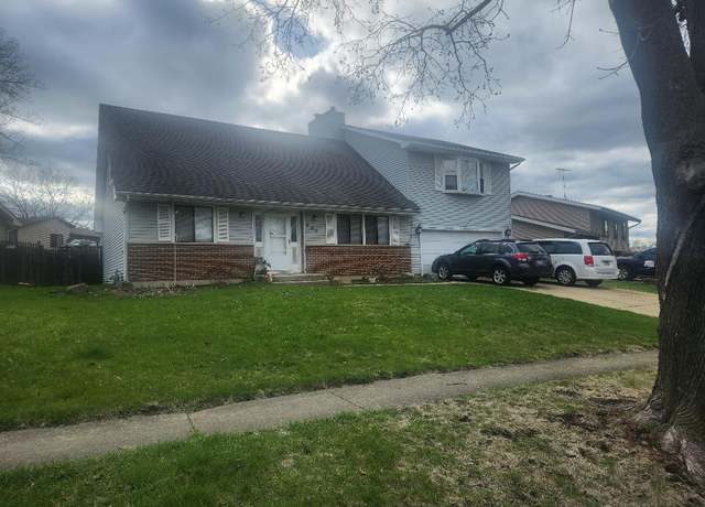 Property at 605 Kensington Dr, Mchenry, IL 60050, 6 beds, 3 baths