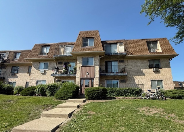 Property at 216 Shorewood Dr Unit 2C, Glendale Heights, IL 60139, 1 bed, 1 bath