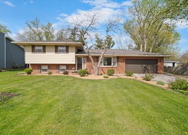 Property at 505 S Washington St, Hudson, IL 61748, 3 beds, 1.5 baths