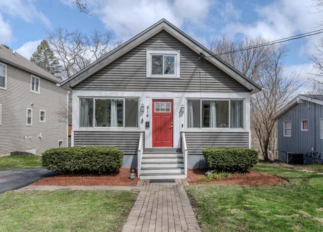 Property at 814 State St, St. Charles, IL 60174, 2 beds, 1 bath