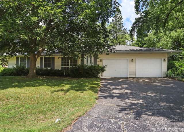 Property at 3320 W Skyway Dr, Mchenry, IL 60050, 3 beds, 2 baths