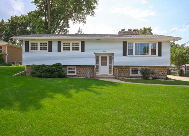 Property at 620 Pinecroft Dr, Roselle, IL 60172, 4 beds, 3 baths