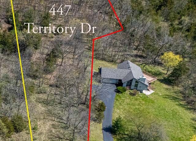 Property at 447 Territory Dr, Galena, IL 61036