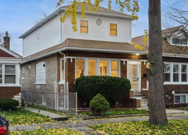 Property at 8412 S Carpenter St, Chicago, IL 60620, 5 beds, 3.5 baths