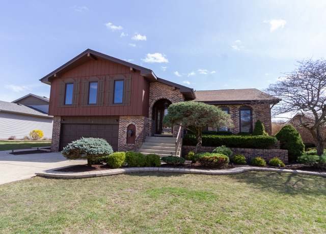 Property at 571 Mistic Harbour Ln, Schaumburg, IL 60193, 3 beds, 2.5 baths