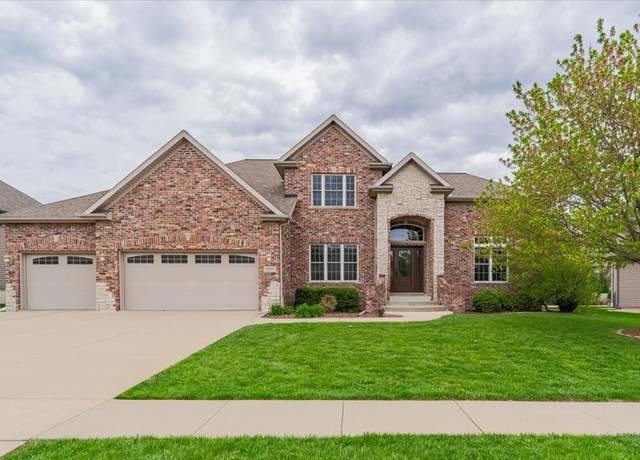 Property at 2804 Mowrey Dr, Bloomington, IL 61704, 5 beds, 3.5 baths