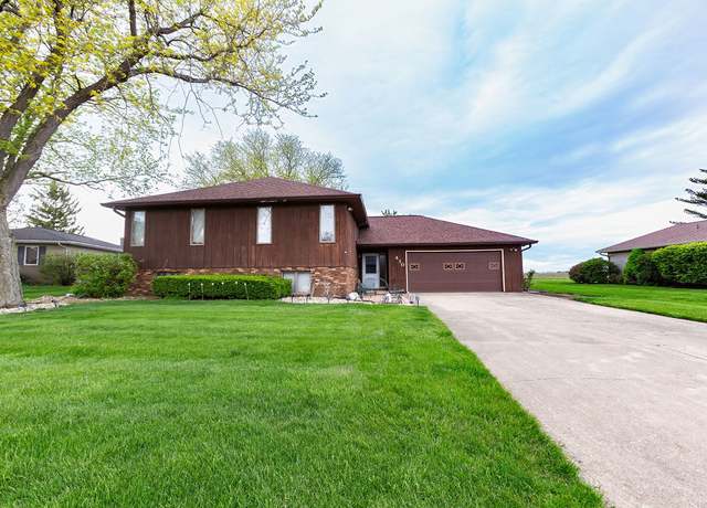 Property at 410 W Belaire Ct, Goodfield, IL 61742, 3 beds, 2 baths