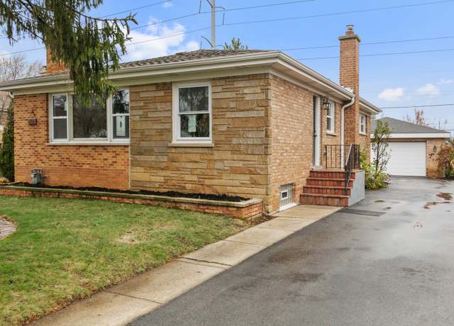Property at 551 Barberry Rd, Highland Park, IL 60035, 3 beds, 2 baths