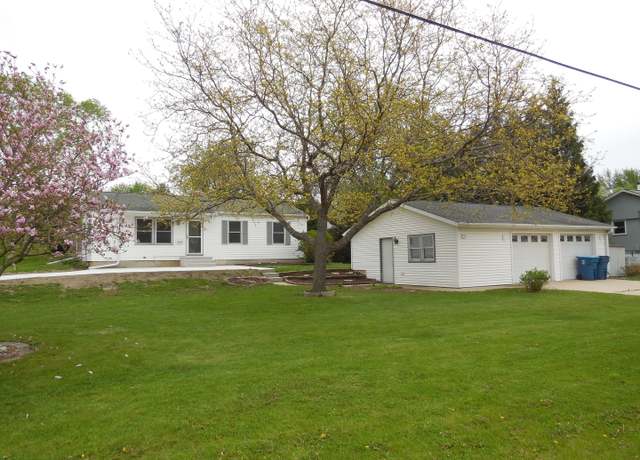 Property at 604 E Graham St, Dixon, IL 61021, 3 beds, 2 baths
