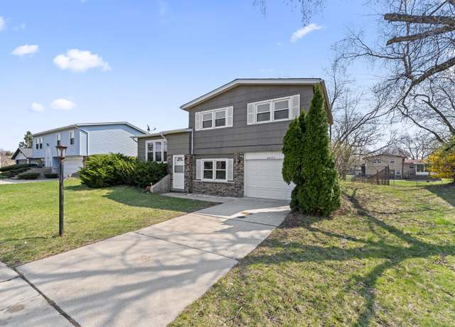 Property at 4827 Imperial Dr, Richton Park, IL 60471, 3 beds, 1.5 baths