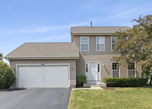 Property at 944 W Briarcliff Rd, Bolingbrook, IL 60440, 3 beds, 2.5 baths