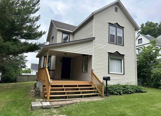 Property at 639 W Elk St, Freeport, IL 61032, 4 beds, 2 baths