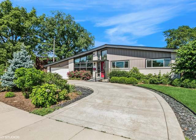 Property at 319 E Huntington Ln, Elmhurst, IL 60126, 4 beds, 2.5 baths
